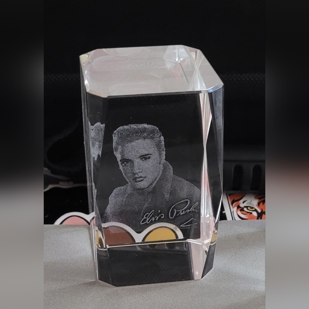 Elvis Presley Glass Crystal 3D Laser Etched Hologram Paperweight Decor